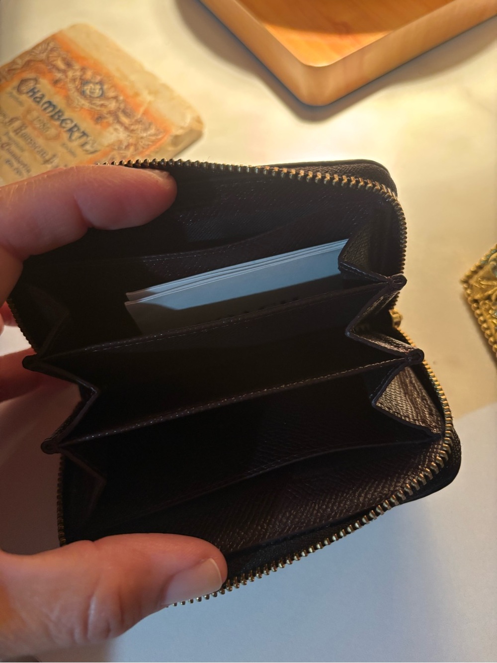Authentic COACH zip around card case - BLACK - Picture 4 of 7